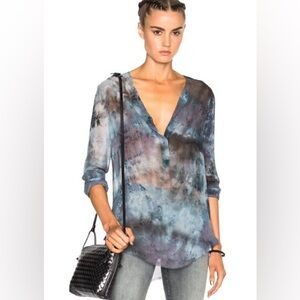 Raquel Allegra Silk Chiffon Tie Dye Blue/Gray Henley Blouse Top Sz 0 XS